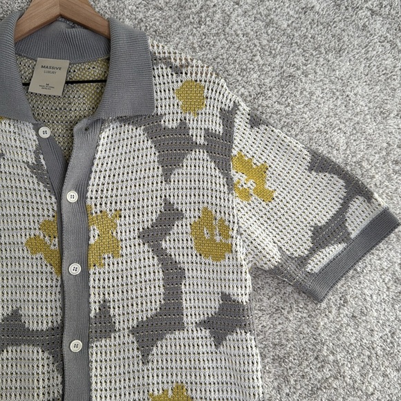 Massive Luxury Edition Crochet Knitted Button Down Vacation‎ Travel Size Medium - Picture 4 of 9